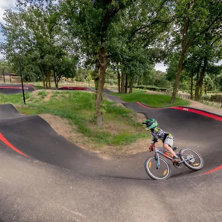 By Rhine With Stunning Water Views Дом отдыха *