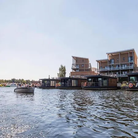 By Rhine With Stunning Water Views Дом отдыха *